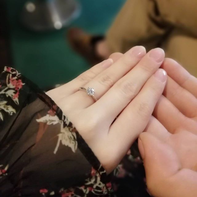 【宝寿堂(ほうじゅどう)の口コミ】 婚約指輪はリングとダイヤをそれぞれ選ぶことができました。
自分達が本当…