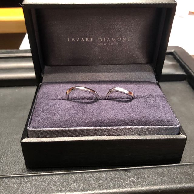 【ラザール ダイヤモンド(LAZARE DIAMOND)の口コミ】 ウェーブラインに一目惚れ！
周りからは長くて細いと言ってもらえる指だけ…