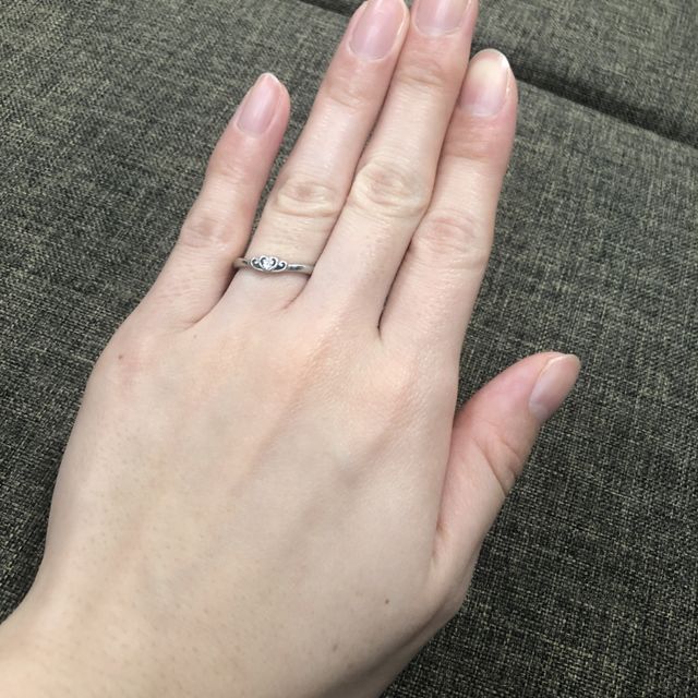 【4℃ BRIDAL(ヨンドシーブライダル)の口コミ】 ショーケースを見ているとシンデレラデザインの結婚指輪があり一目惚れし…