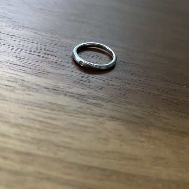 【エクセルコダイヤモンド(EXELCO DIAMOND)の口コミ】 シンプルなデザインが良かったため、一粒ダイヤにしました。店員さんに、2…