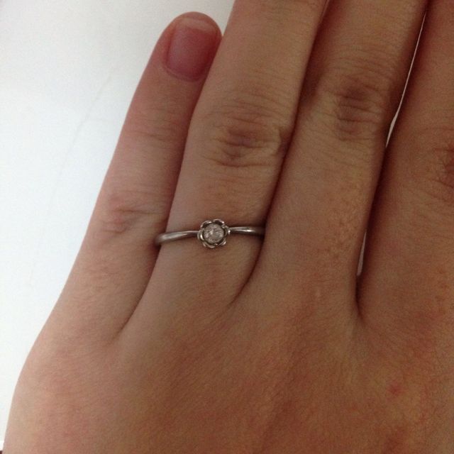 【ヴァンドーム青山(VENDOME AOYAMA)の口コミ】 予算がなかったので、安価で一粒ダイヤの可愛らしい指輪を探していました…