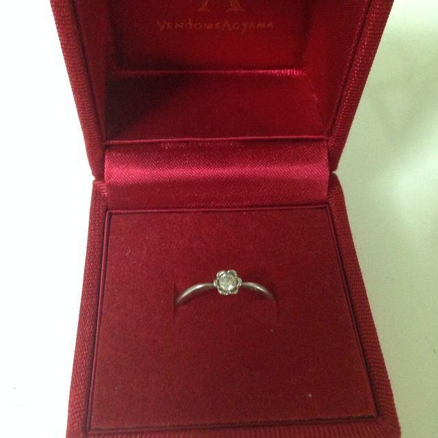 【ヴァンドーム青山(VENDOME AOYAMA)の口コミ】 予算がなかったので、安価で一粒ダイヤの可愛らしい指輪を探していました…