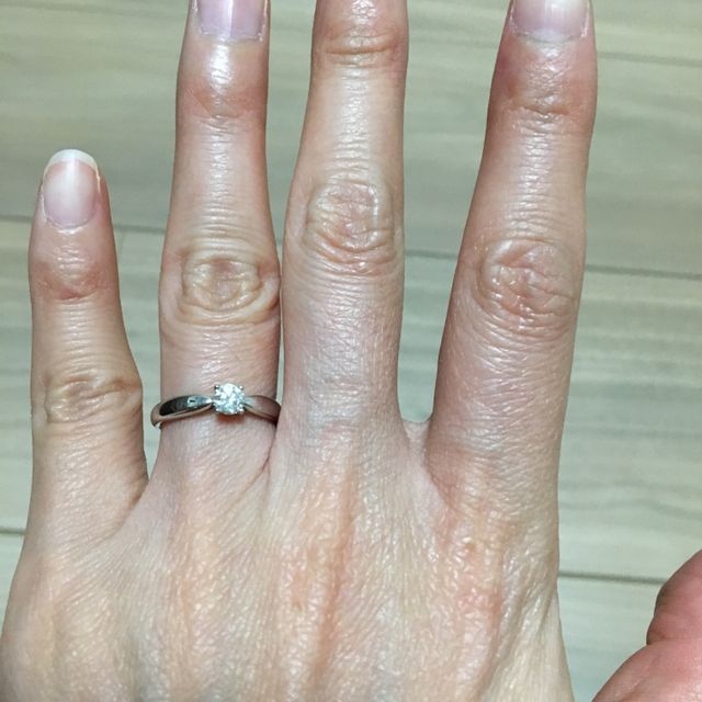 【ティファニー(Tiffany & Co.)の口コミ】 婚約指輪はティファニーと決めていたので、ティファニーの中から欲しいも…