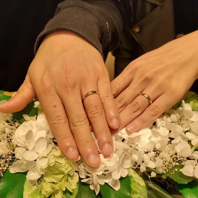 【CHARMY(チャーミー)の口コミ】 ゴールドでシンプルなものを探しており、百貨店で見ていたところデザイン…