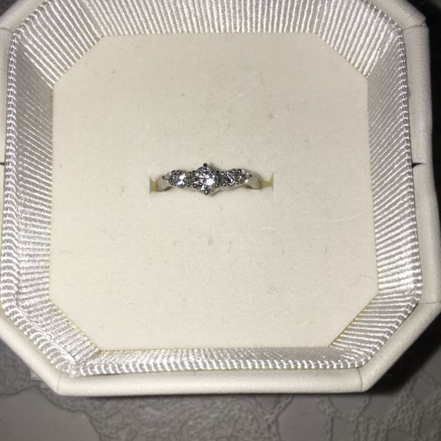 【4℃ BRIDAL(ヨンドシーブライダル)の口コミ】 ・私も主人も１つのものを長く愛用する方なので、シンプルで飽きのこない…