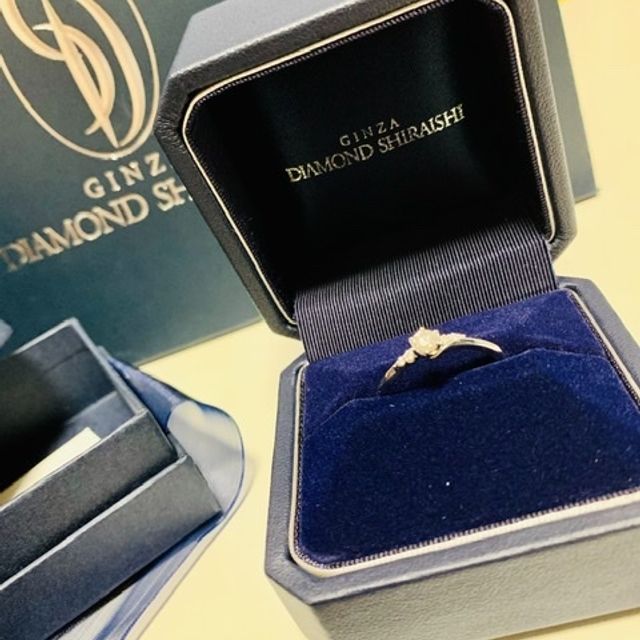 【銀座ダイヤモンドシライシの口コミ】 デザインはネットで見てある程度決めて行きました。
実物を見てデザインも…