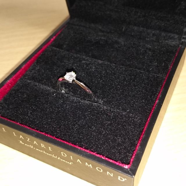 【ラザール ダイヤモンド(LAZARE DIAMOND)の口コミ】 どちらかというと細長い私の指に合う指輪を彼がお店の方と相談しながら決…