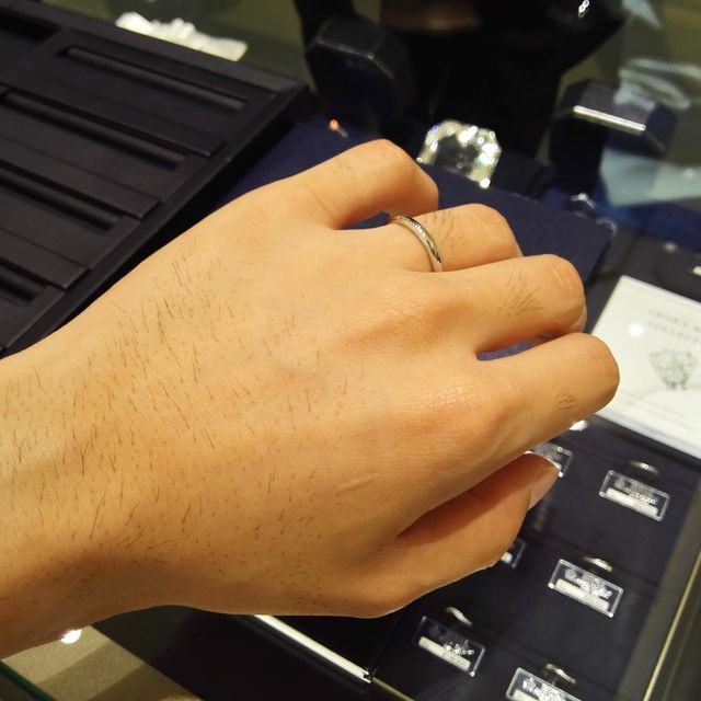 【ROYAL ASSCHER(ロイヤル・アッシャー)の口コミ】 この結婚指輪は、ロイヤルアッシャーの中でも一番シンプルなストレートタ…