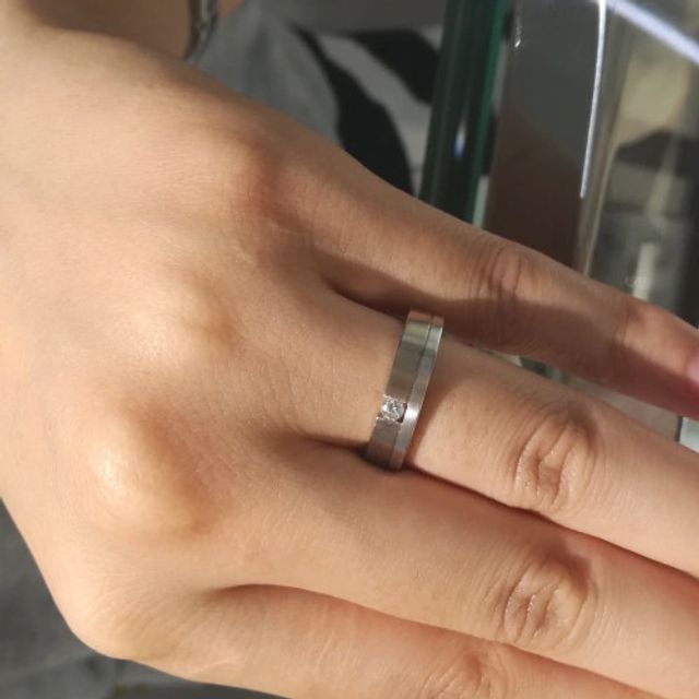 【CHARMY(チャーミー)の口コミ】 他人とあまりかぶることがなく個性的なデザインで素敵です。リング自体に…