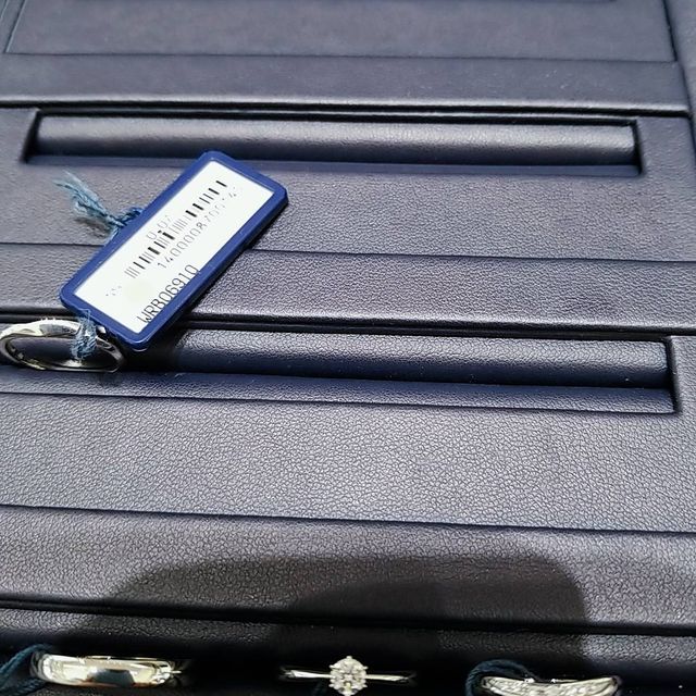 【ROYAL ASSCHER(ロイヤル・アッシャー)の口コミ】 結婚指輪や婚約指輪は一緒ものなので高品質、耐久性の高いものから選びま…