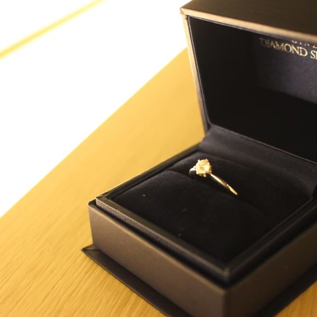【銀座ダイヤモンドシライシの口コミ】 相手の指のサイズが分からないのでプロポーズリングを購入しました。のち…