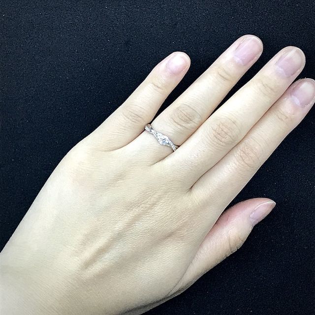 【ラザール ダイヤモンド(LAZARE DIAMOND)の口コミ】 スイートアイヴィの婚約指輪です。
なによりもまずダイアモンドがとっても…