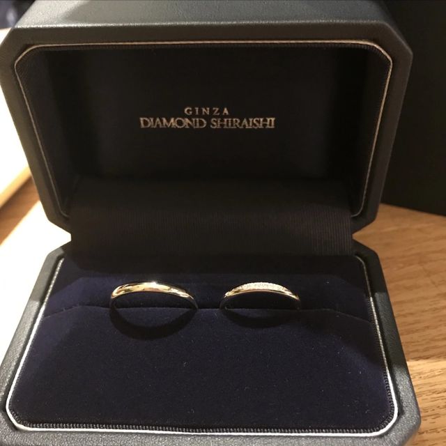 【銀座ダイヤモンドシライシの口コミ】 カタログや実物を色々と見させていただきながら決めることができました。…