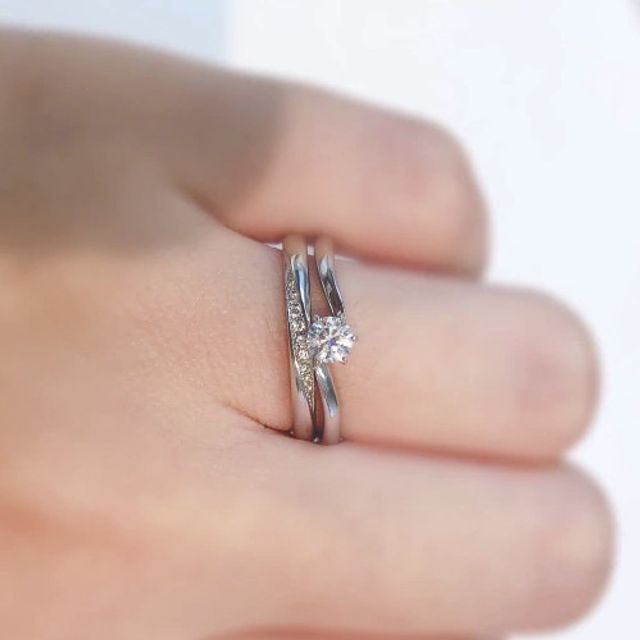 【BRILLIANCE+(ブリリアンスプラス)の口コミ】 自分の指に似合いシンプルで使いやすいものを探して、じっくりと試着して…