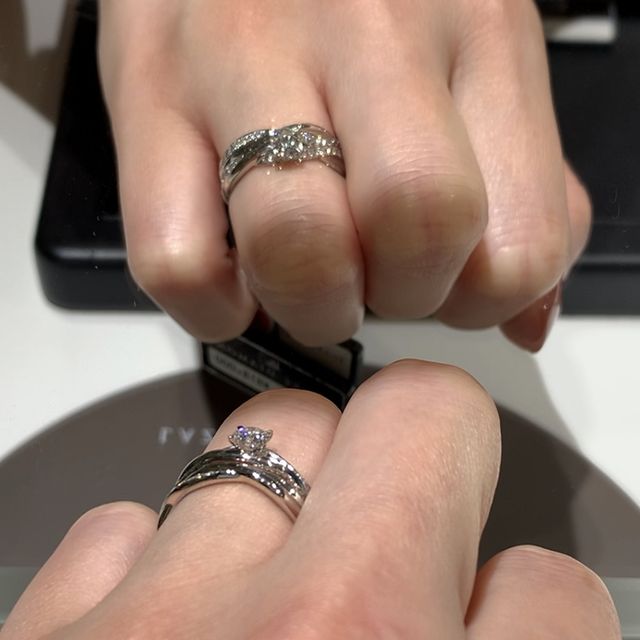 【ラザール ダイヤモンド(LAZARE DIAMOND)の口コミ】 手が大きいので、ボリュームのあるリングを探していました。蔦が絡み合う…