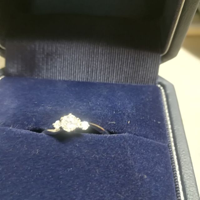 【銀座ダイヤモンドシライシの口コミ】 種類が豊富で、気に入ったデザインがあった。
ダイヤの種類がポイントを絞…