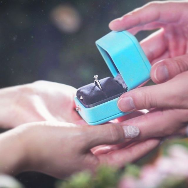 【ティファニー(Tiffany & Co.)の口コミ】 彼がサプライズで用意してくれました！
デザインは王道の婚約指輪といった…