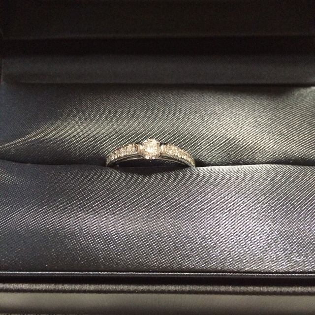 【ラザール ダイヤモンド(LAZARE DIAMOND)の口コミ】 まず、他のブランドでは見たことのないめずらしいデザインなので、友人な…