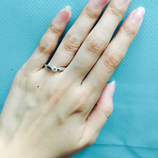 【ティファニー(Tiffany & Co.)の口コミ】 ダイヤの周りが少しの細くなり、リボンのようなデザインに惹かれました。…
