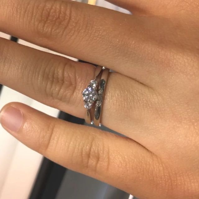 【GALA JEWELRY(ガラジュエリー)の口コミ】 セットリングでの購入なので、重ね付けした際に綺麗に見えることを重視し…
