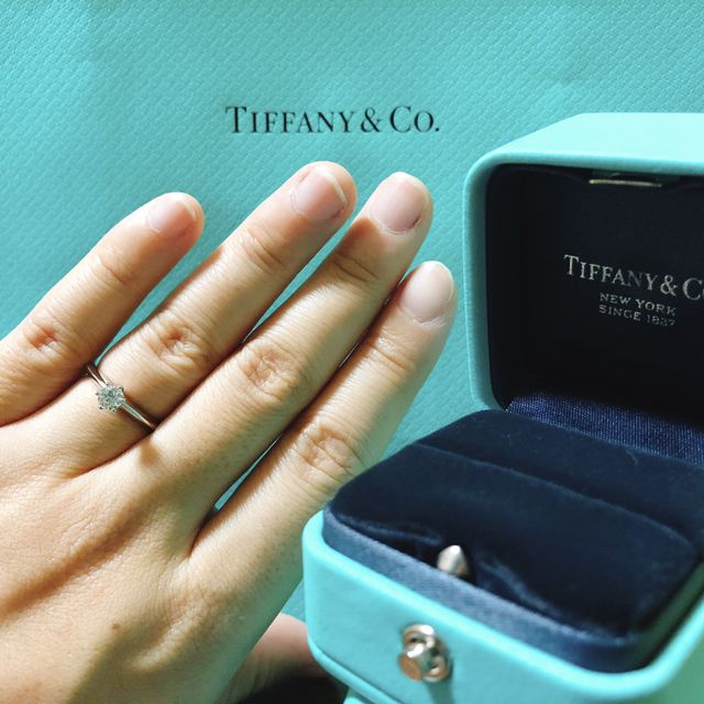 【ティファニー(Tiffany & Co.)の口コミ】 ティファニーセッティングの美しい横顔に一目惚れして即決でした。
立て爪…