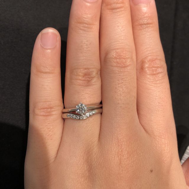 【ティファニー(Tiffany & Co.)の口コミ】 エンゲージと重ね付けすること前提にデザインを選びました。ゆるいU字のカ…