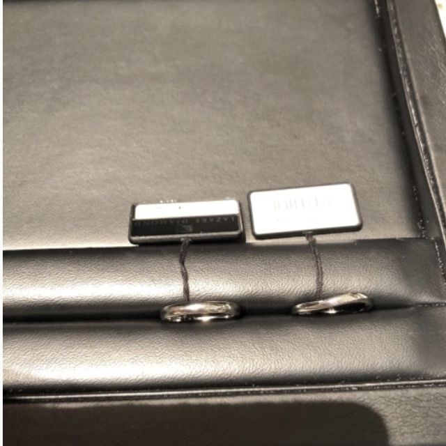 【ラザール ダイヤモンド(LAZARE DIAMOND)の口コミ】 彼女のリクエストとして、結婚指輪はザ•結婚指輪というようなシンプ…