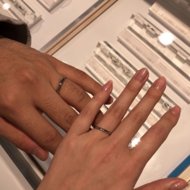 【CAFERING(カフェリング)の口コミ】 彼女のリクエストとして、結婚指輪はザ•結婚指輪といった感じのシン…