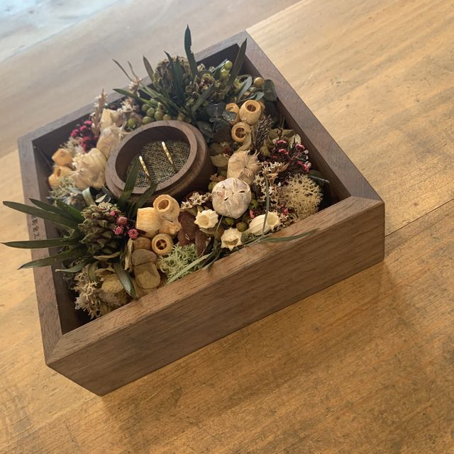 【鎌倉彫金工房の口コミ】 一生ものなので、
思い出も一緒に込めたくこちらに決めました。
価格がお…