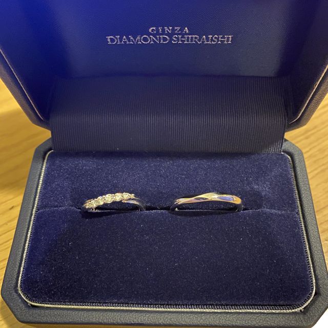 【銀座ダイヤモンドシライシの口コミ】 デザインが本当に一目惚れでした。7石と3石で本当に本当に悩みましたがど…
