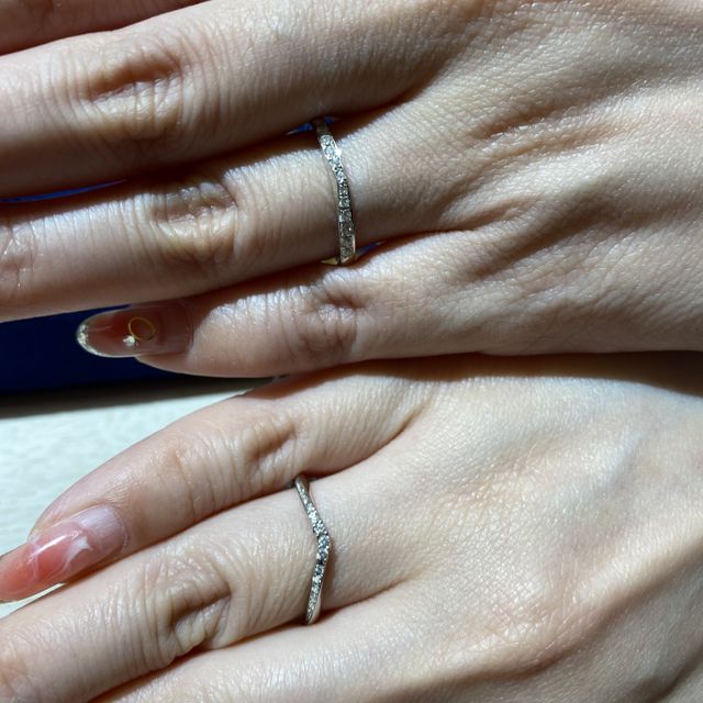 【BIJOUPIKO(ビジュピコ)の口コミ】 どちらもダイヤモンドが多めの指輪です。ダイヤモンド多めの指輪でストレ…