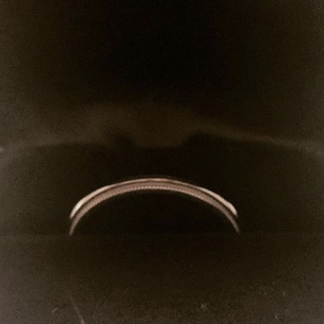 【ティファニー(Tiffany & Co.)の口コミ】 夫婦でお揃いにしました。
とにかくミル打ちが綺麗。
重ねてつけても邪魔…