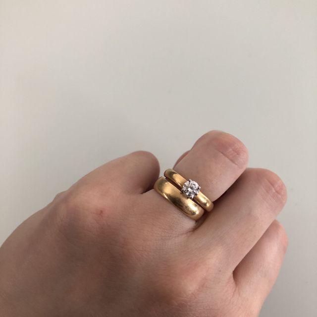 【BIJOUPIKO(ビジュピコ)の口コミ】 はじめは結婚指輪を買うつもりで来店しましたが、とても婚約指輪を気に入…