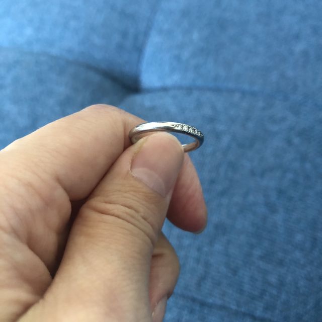 【銀座ダイヤモンドシライシの口コミ】 シンプルなデザインかつ、さりげないおしゃれさが決め手でした。

普段生…