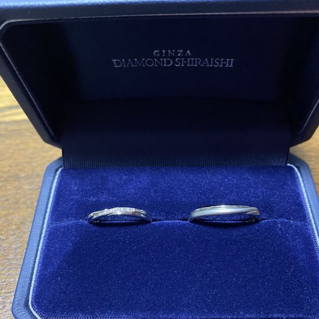 【銀座ダイヤモンドシライシの口コミ】 女性側はギラギラしすぎず、指が華奢に見えて、この先年齢を重ねても使え…