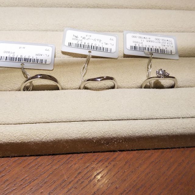 【TRECENTI(トレセンテ)の口コミ】 デザイン性と品質、つけ心地です。
サンプルをいくつか試させていただきま…