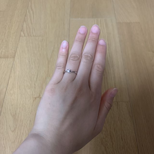 【4℃ BRIDAL(ヨンドシーブライダル)の口コミ】 ウェーブがかかっているタイプで指が長く見えるとお勧めをいただきました…