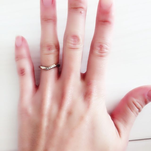 【ケイウノ ブライダル(K.UNO BRIDAL)の口コミ】 婚約指輪を同じお店のものを頂き、その指輪がコメットという&ldquo;ほうき…