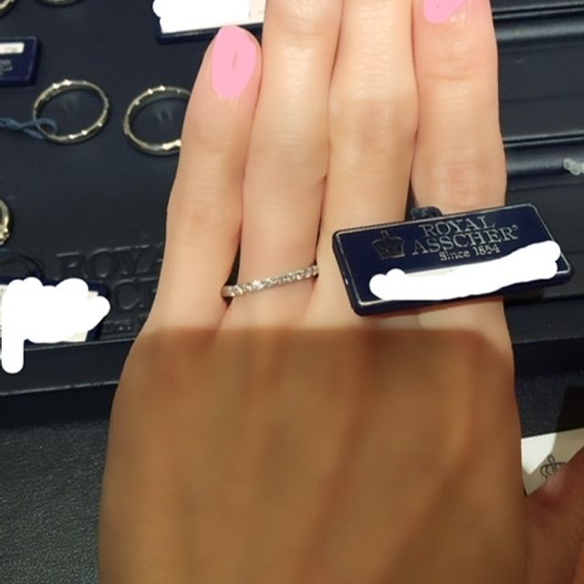 【ROYAL ASSCHER(ロイヤル・アッシャー)の口コミ】 もともと、ハーフエタニティで探していました。サイズが0.5刻みで対応して…