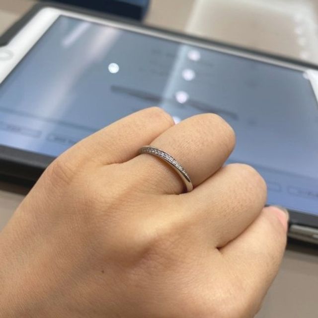 【4℃ BRIDAL(ヨンドシーブライダル)の口コミ】 ストレートタイプなので使いやすいのですが、メレダイヤの配置が斜めにな…