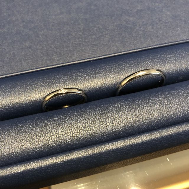【銀座ダイヤモンドシライシの口コミ】 シンプルなデザインで、飽きのこない指輪だったことと
、予算内で選べてア…