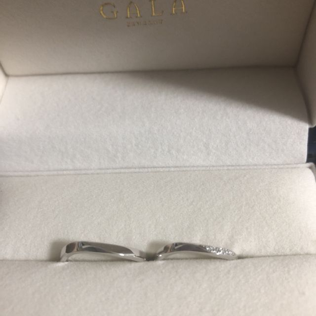 【GALA JEWELRY(ガラジュエリー)の口コミ】 少しカーブがかかっていて、ダイヤも多すぎず少なすぎずとても可愛かった…