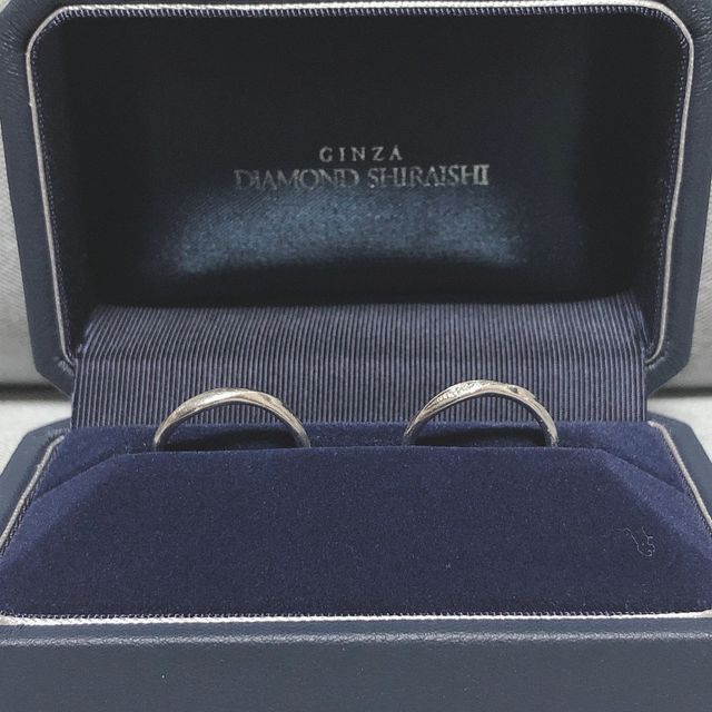 【銀座ダイヤモンドシライシの口コミ】 指輪のデザインとダイヤモンドの輝きが決め手でした。
可愛らしさだけでな…