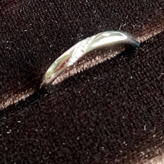 【アイプリモ(I-PRIMO)の口コミ】 指輪のデザインは、ウェーブで、ダイヤが付いてるのがいいなと思っていま…