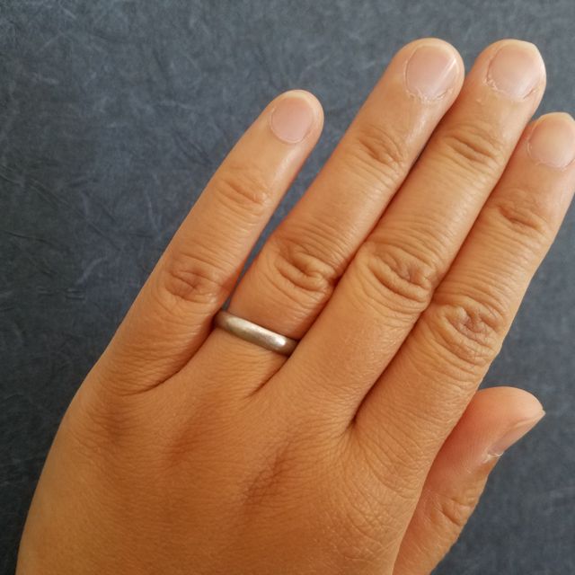 【Something Blue(サムシングブルー)の口コミ】 家事をしたり生活すると必ず傷がつくので、石のついていない、シンプルな…