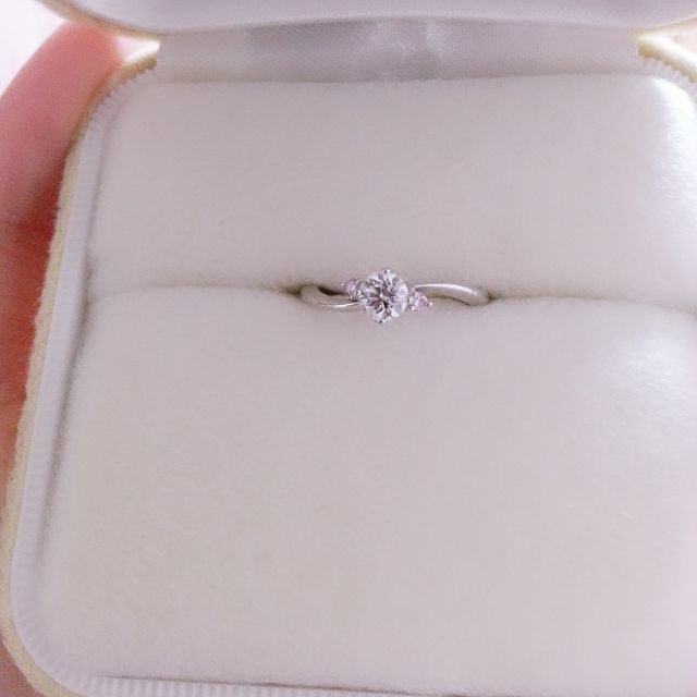 【ミルフローラ(Milluflora)の口コミ】 元々婚約指輪は購入する予定ではありませんでしたが、結婚指輪を探すため…