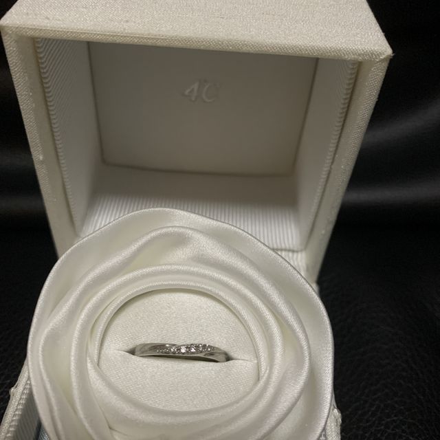 【4℃ BRIDAL(ヨンドシーブライダル)の口コミ】 私は指が細く関節が大きいので、リングは細くてウェーブしているものが合…