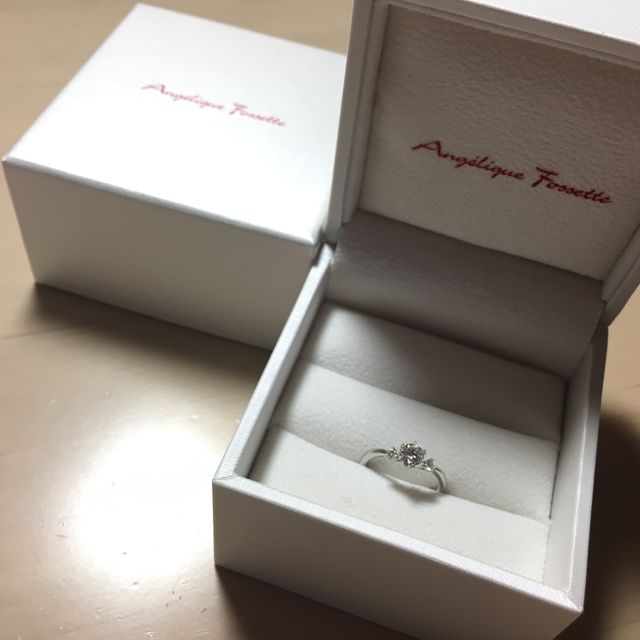 【アンジェリックフォセッテ(Angelique Fossette)の口コミ】 V字のデザインを探していたため、希望の形があったこと。また生涯保証とい…