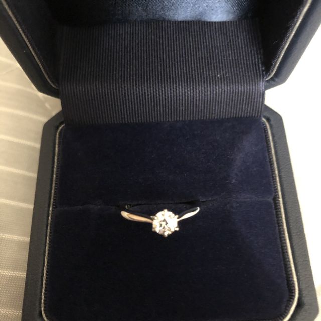 【銀座ダイヤモンドシライシの口コミ】 デザインがとても気に入った為。
価格帯も丁度よく、接客も良かった。
何…