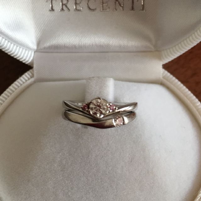 【TRECENTI(トレセンテ)の口コミ】 決め手となったのは、婚約指輪との「重ね付けのしやすさ」と、今まで指輪…